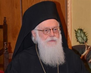 Ο Αρχιεπίσκοπος Αλβανίας σε κέντρο φιλοξενίας προσφύγων στη Λάρισα