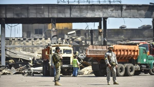 ΕΕ: «Έγκλημα πολέμου» η ρωσική πυραυλική επίθεση στο εμπορικό κέντρο στην ουκρανική πόλη Κρεμεντσούκ