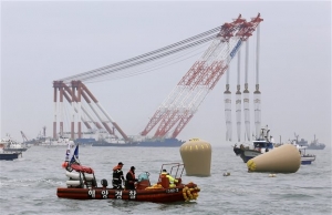 Ν. Κορέα: Ενέκρινε τo σχέδιο ανέλκυσης του Sewol ένα χρόνο μετά το ναυάγιο