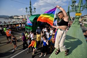 Ουγγαρία: Αψήφησαν τον Όρμπάν και πήγαν στο Pride (vid)