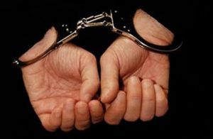 Χειροπέδες σε 34χρονο για παράνομη μεταφορά μεταναστών στους Ευζώνους