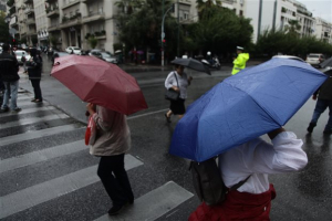 «Πέρασε» το καλοκαίρι, τοπικές βροχές και καταιγίδες τη Δευτέρα