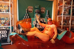 Βρετανικές εκλογές: ψηφίστε «Παλαβούς» και «Κάπτεν - Φασόλι»!