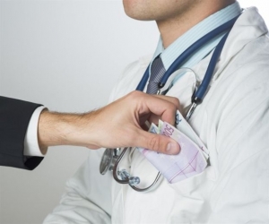 Εξι γιατροί σε νησί του βορείου Αιγαίου κατηγορούνται για διαφθορά