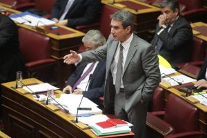 Λοβέρδος: Σε μας δεν θα βρείτε χρήσιμους ηλίθιους - Κουρουμπλής: Θυμηθείτε τι έπαθε η Ένωση Κέντρου