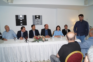 Πήραμε κι εμείς τα μαθήματά μας Όλοι μαζί, δεν περισσεύει κανένας Τα άλλα θα τα πει ο Κυριάκος