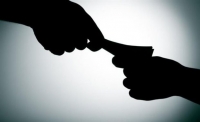 Επιχειρηματίες κατηγορούνται για δωροδοκία πρώην κεντρικού τραπεζίτη της Κύπρου