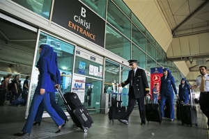 Κωνσταντινούπολη: Μέχρι το χώρο των αναχωρήσεων έφτασαν οι ένοπλοι