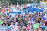 Ντέρμπι το δημοψήφισμα με μικρό προβάδισμα του «ναι»