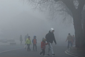 Πεκίνο: Σε πορτοκαλί συναγερμό λόγω νέφους