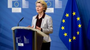 Covid-19: Ολοένα και πιθανότερο το «φως στην άκρη του τούνελ» για τη Φον ντερ Λάιεν