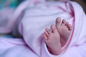 Λονδίνο: Περιπατητής βρήκε νεογέννητο μωράκι μέσα σε σακούλα