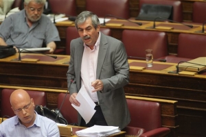 ΣΥΡΙΖΑ: «Όχι» θα ψηφίσουν απόψε Στρατούλης, Μακρή, Πετράκος, Κοδέλας