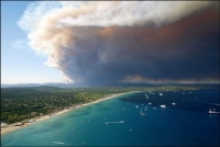 Τέσσερις πυροσβέστες τραυματίες στα πύρινα μέτωπα της Ν.Γαλλίας