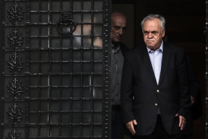 Σύσκεψη υπό τον Δραγασάκη για τον κλάδο της βιομηχανίας φαρμάκου