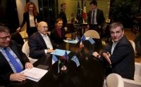 Μπρος γκρεμός (ΔΝΤ) και πίσω ρέμα (Σόιμπλε)