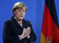 Στην Αγκυρα η Μέρκελ για προσφυγικό -Συνωστισμός στα σύνορα Συρίας-Τουρκίας