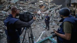 Γάζα: Νεκρός δημοσιογράφος του Αλ Τζαζίρα, συνεχείς βομβαρδισμοί και στρατιωτικές επιχειρήσεις του Ισραήλ