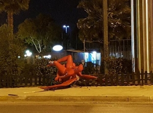 Έπεσε από την κολόνα το γλυπτό Phylax