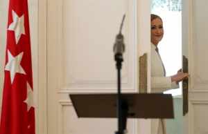 Παραιτήθηκε η πρόεδρος της περιφέρειας Μαδρίτης