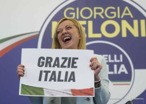 Ιταλία: To κόμμα της Μελόνι διατηρεί την πρωτιά στην πρόθεση ψήφου
