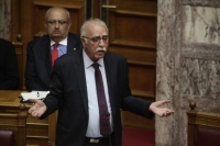 Διαβεβαιώσεις Βίτσα ότι δεν θα μειωθούν οι μισθοί των στρατιωτικών