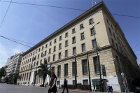 Συναγερμός από ύποπτο αυτοκίνητο έξω από τη Τράπεζα της Ελλάδας
