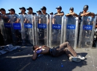 Φεύγουν οι πρόσφυγες που βρίσκονταν απέναντι από τον Έβρο