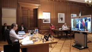 Τηλεδιάσκεψη Μητσοτάκη με ηγέτες 7 χωρών: Δειγματοληπτικά τεστ σε τουρίστες