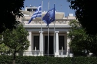 Βολές Μαξίμου κατά ΔΝΤ και Μητσοτάκη