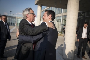 Γιούνκερ: Η Ελλάδα βρίσκεται στο σημείο που γυρίζει σελίδα