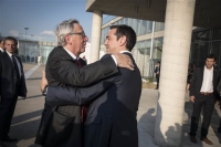 Γιούνκερ: Η Ελλάδα βρίσκεται στο σημείο που γυρίζει σελίδα