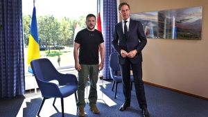 Διπλωματικές πρωτοβουλίες Ζελένσκι με τον ΓΓ του ΝΑΤΟ για τον τερματισμό του πολέμου