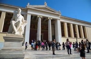 Ενα βήμα από το λουκέτο τα πανεπιστήμια