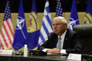 Ο Μπομπ Μενέντεζ συζητά με την αμερικανική κυβέρνηση για την πιθανή πώληση των F-16 στην Τουρκία