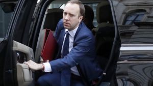 Κορωνοϊός - Βρετανία: Μετά τον Τζόνσον θετικός και ο υπουργός Υγείας