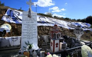 Αδιανόητο: Βανδάλισαν για ακόμα μια φορά το μνημείο των Τεμπών