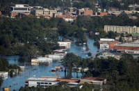Χιλιάδες οι εγκλωβισμένοι στη Βόρεια Καρολίνα εξαιτίας των πλημμυρών του Μάθιου