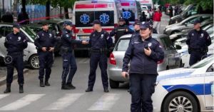 Νέο αιματοκύλισμα στη Σερβία: 21χρονος άνοιξε πυρ μέσα από το αυτοκίνητό του – Τουλάχιστον 8 νεκροί