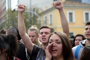 Διαμαρτυρία μαθητών έξω από το σπίτι του Ανδρ. Λοβέρδου