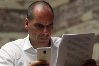 Βαρουφάκης: Τρεις ιστορίες (ακόμα) μιας χαμένης χρονιάς