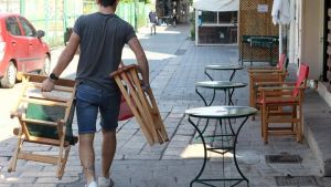 Θεσσαλονίκη: «Καμπάνα» και 7ημερο λουκέτο σε καφέ στη Σβώλου – Δεν είχε αντισηπτικά στα τραπέζια