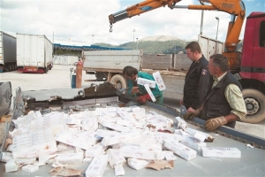 Ποσότητα - μαμούθ από λαθραία τσιγάρα εντοπίστηκε σε οχηματαγωγό πλοίο