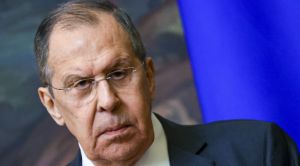 «Πυρά» Λαβρόφ: «Ο Ζελένσκι λέει πολλά για τα πυρηνικά, ανάλογα με το τι πίνει και τι καπνίζει»