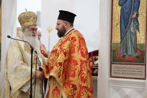 Χειροτονία του πρεσβυτέρου π. Χαραλάμπου από τον Γουμενίσσης Δημήτριο στο Πολύκαστρο