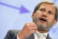 Γιοχάνες Χαν: Να βοηθήσουμε την Τουρκία με το βάρος των προσφύγων