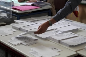 Με 4 ως 4,9% προηγείται ο ΣΥΡΙΖΑ στις τελευταίες δημοσκοπήσεις