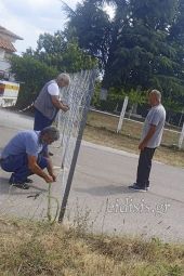 Με την εντολή του δικαστηρίου έφραξαν το δρόμο!