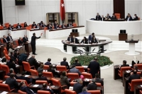 «Περνούν» τα άρθρα της συνταγματικής μεταρρύθμισης στην τουρκική Βουλή