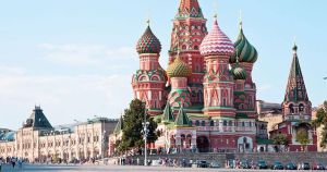 Η Ρωσία θα μειώσει την παραγωγή της κατά 471.000 βαρέλια ημερησίως στο τέλος του β΄ τριμήνου